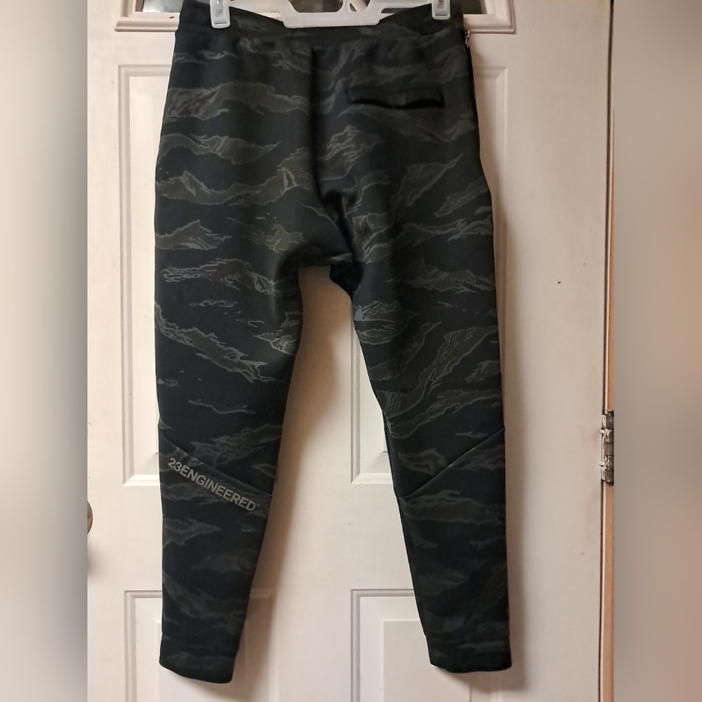 Nike Flight Tech Mens Med. Camo Fleece Sweatpants. 23 Engineered